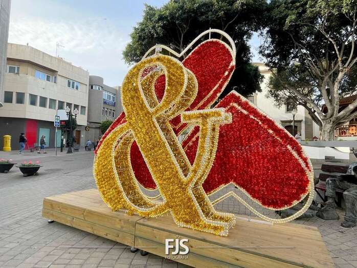 Elemento decorativo colocado en el entorno de la plaza de Los Llanos/Francisco Javier Santana.